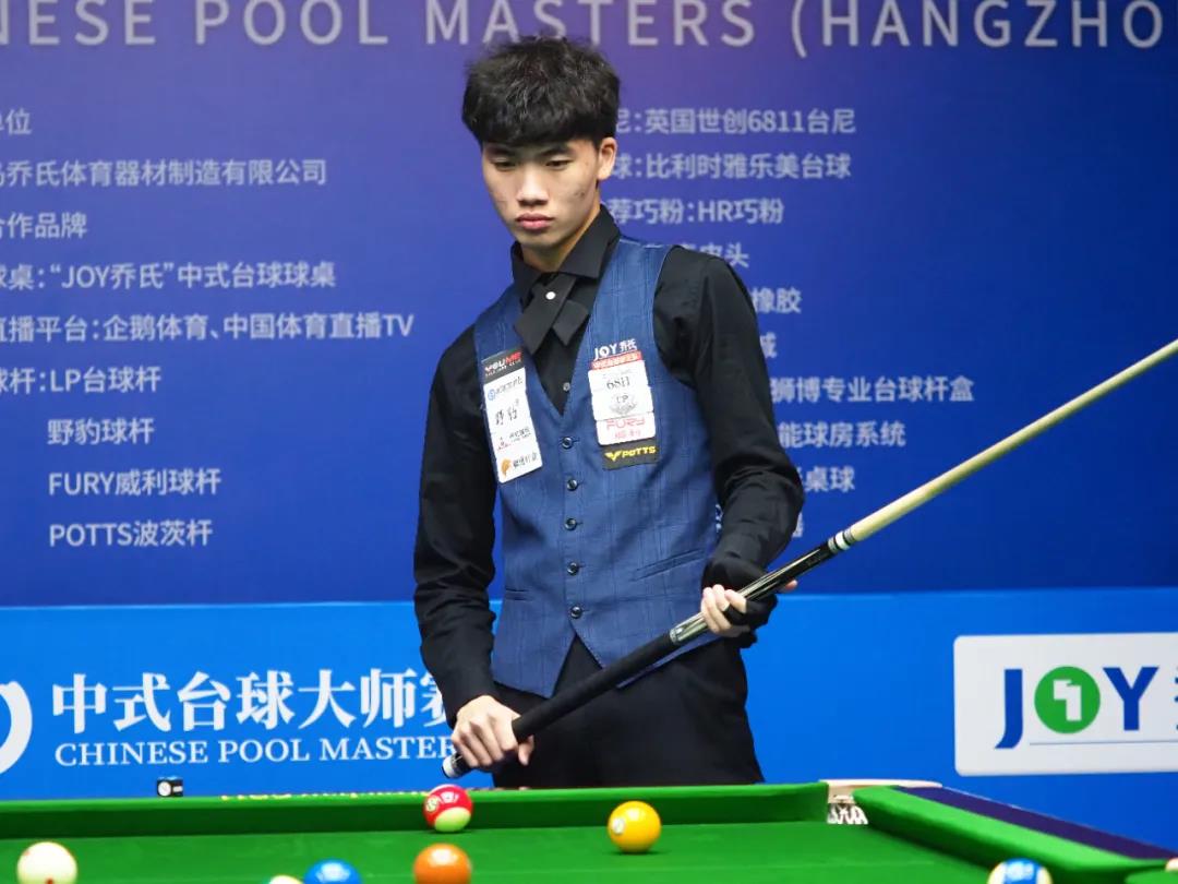 捧起冠军奖 捧起冠军奖