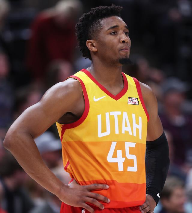 具有高度的 具有高度的